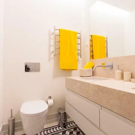 Bacalhoeiros 99 - Beautiful And Bright @ Baixa, Chiado Lisboa