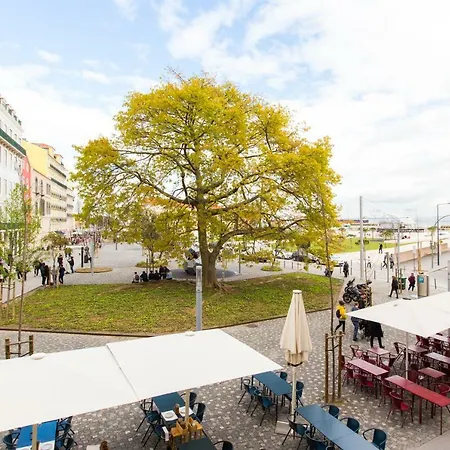 Bacalhoeiros 99 - Beautiful And Bright @ Baixa, Chiado