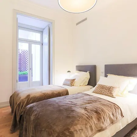 Bacalhoeiros 99 - Beautiful And Bright @ Baixa, Chiado Lissabon