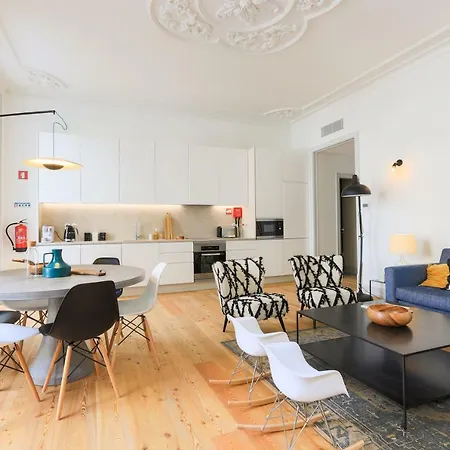 Bacalhoeiros 99 - Beautiful And Bright @ Baixa, Chiado Lissabon